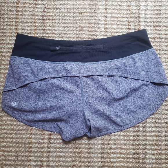 Lululemon shorts grey/black size 6 - Picture 3 of 3